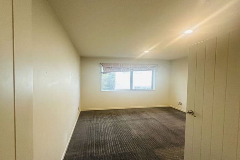 Photo of property in 22 Oak Bark Drive, Schnapper Rock, Auckland, 0632