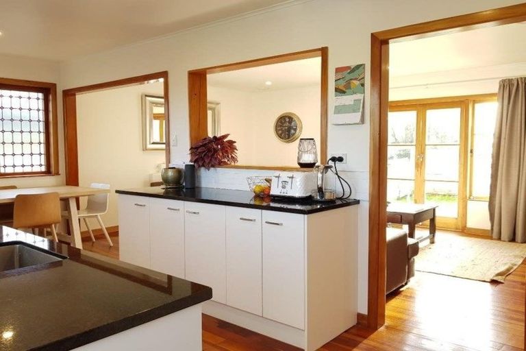 Photo of property in 660 Te Atatu Road, Te Atatu Peninsula, Auckland, 0610