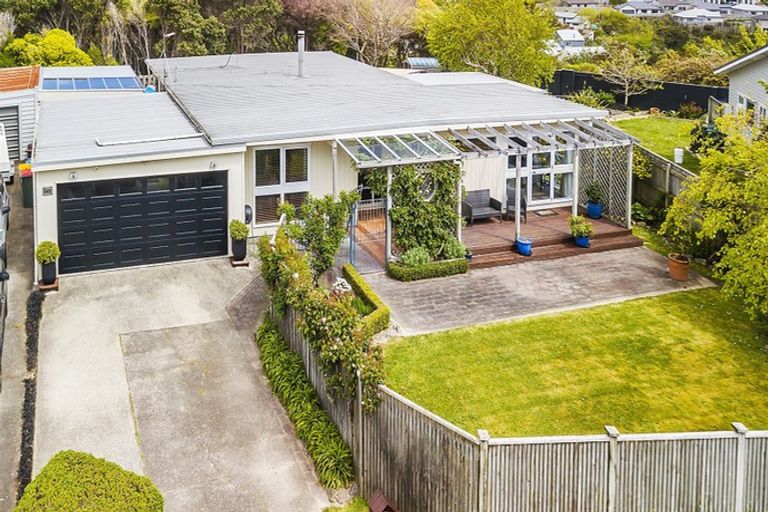 Photo of property in 142 Kahu Road, Paremata, Porirua, 5024