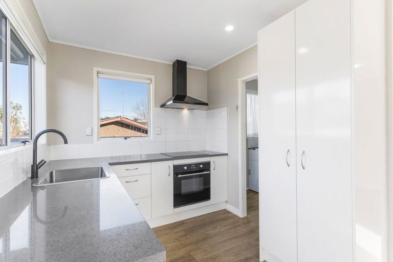 Photo of property in 1/4 Clyma Place, Massey, Auckland, 0614