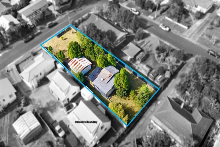 Photo of property in 4 Dawnhaven Drive, Te Atatu Peninsula, Auckland, 0610