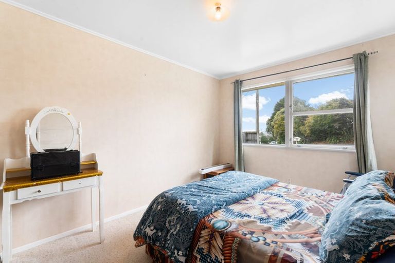 Photo of property in 92 Colwill Road, Massey, Auckland, 0614