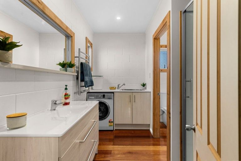 Photo of property in 8 Signal Station Road, Pouto, 0391