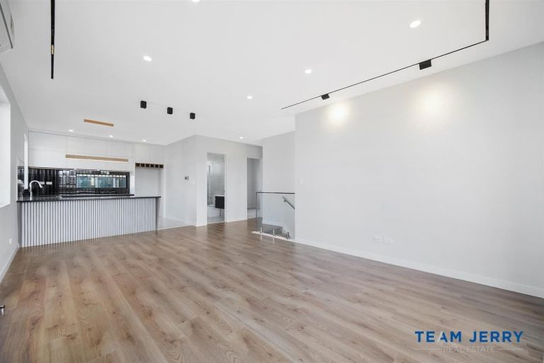 Photo of property in 20 Kuaha Road, Massey, Auckland, 0614