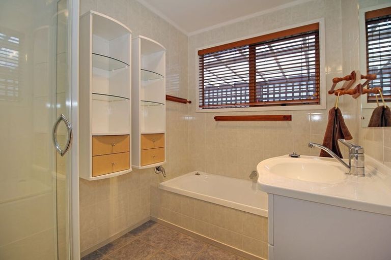 Photo of property in 10 Luanda Drive, Ranui, Auckland, 0612
