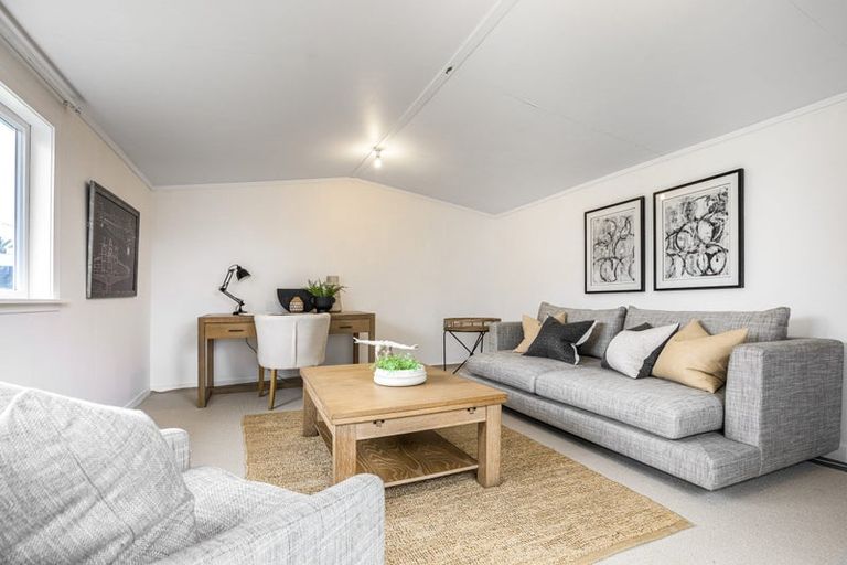 Photo of property in 33 Muir Avenue, Mangere Bridge, Auckland, 2022