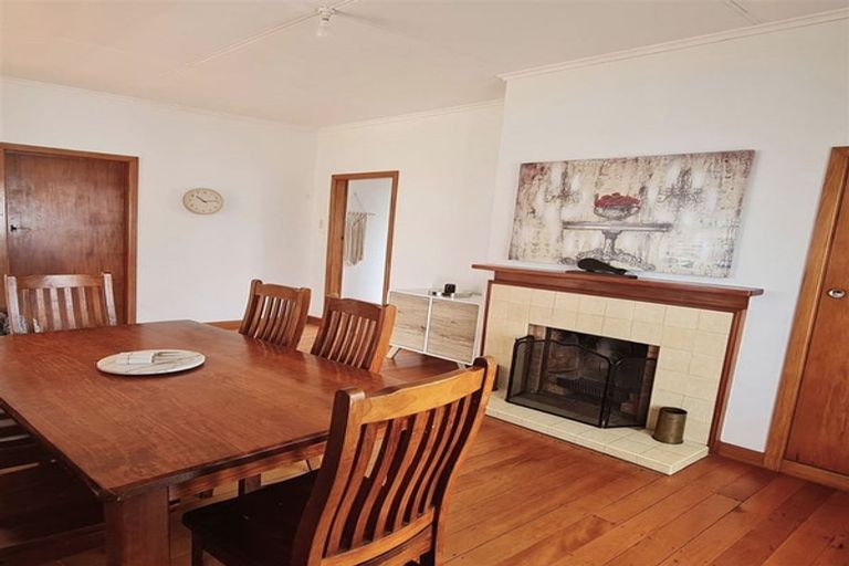 Photo of property in 36 Karaka Street, Helensville, 0800