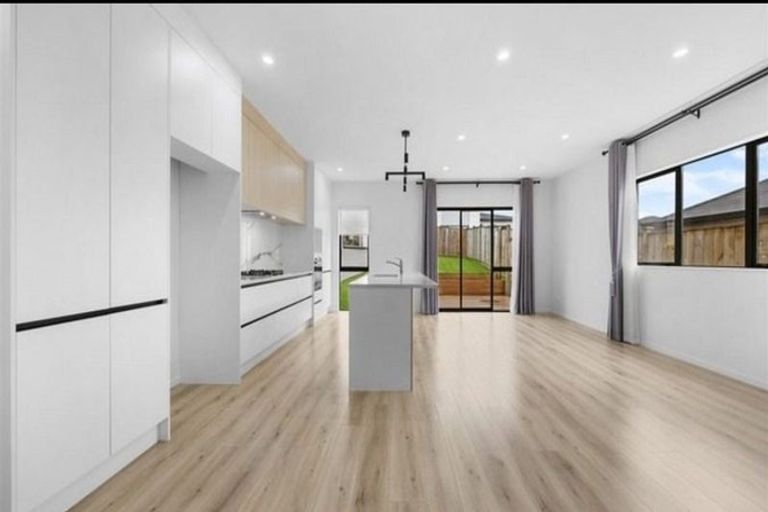 Photo of property in 57 Drumbuoy Drive, Flat Bush, Auckland, 2019
