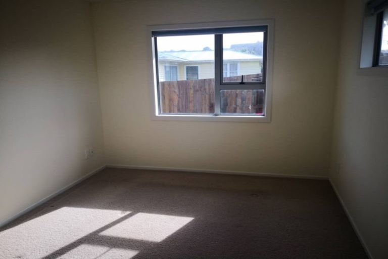 Photo of property in 16a Karamu Street, Te Atatu Peninsula, Auckland, 0610