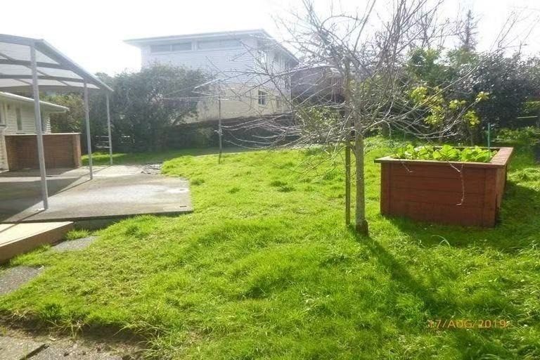 Photo of property in 2 Nielsen Place, Massey, Auckland, 0614