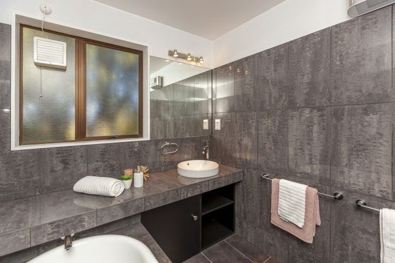 Photo of property in 10 Nuhaka Place, Paraparaumu Beach, Paraparaumu, 5032