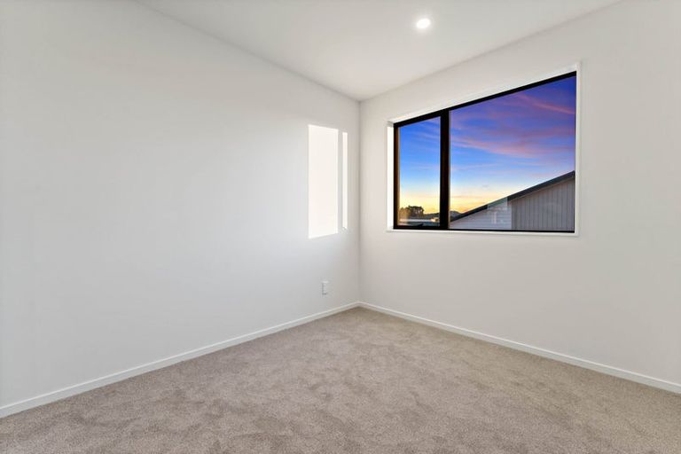 Photo of property in 1/16 Binsted Road, New Lynn, Auckland, 0600