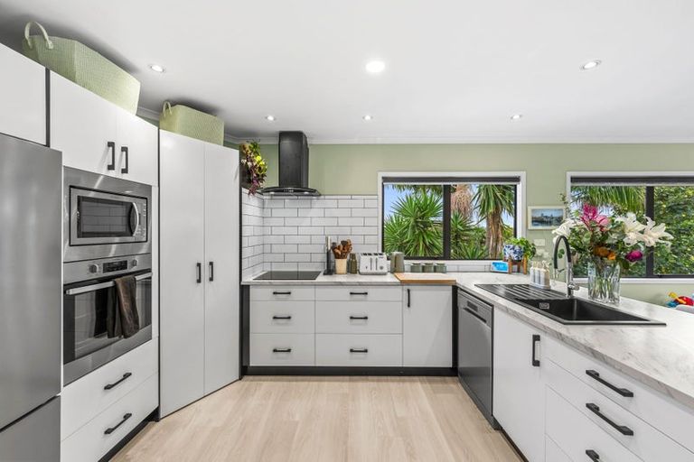 Photo of property in 381 Cove Road, Waipu, 0582