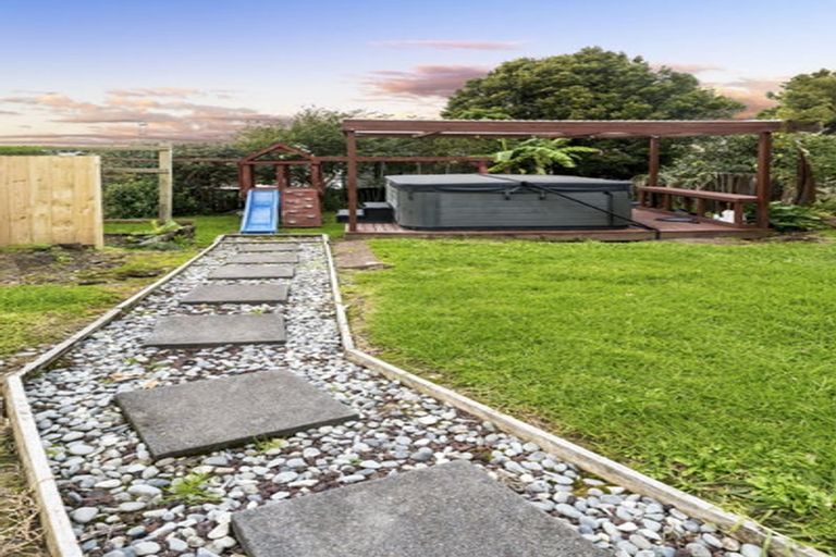 Photo of property in 92 Gallony Avenue, Massey, Auckland, 0614