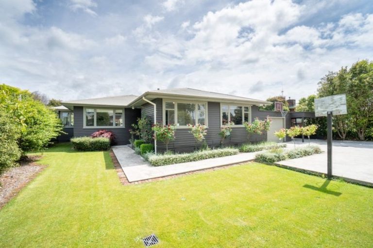 Photo of property in 579 Featherston Street, Roslyn, Palmerston North, 4414