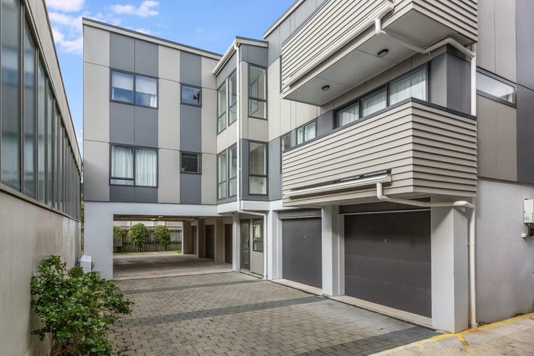 Photo of property in 3/232 Main Road, Tawa, Wellington, 5028