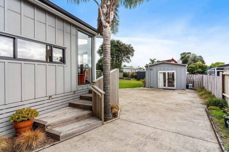 Photo of property in 221 Linton Crescent, Whangamata, 3620