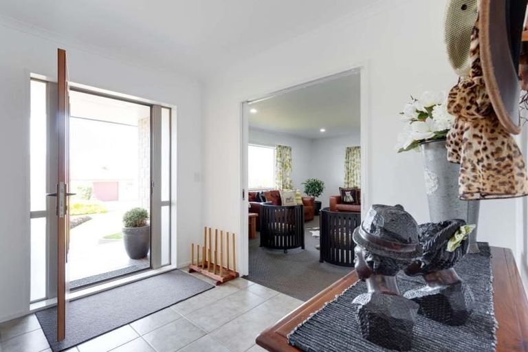 Photo of property in 18 Mcewen Crescent, Riverstone Terraces, Upper Hutt, 5018