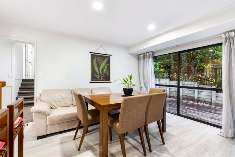 Photo of property in 22 Darcy Place, Massey, Auckland, 0614