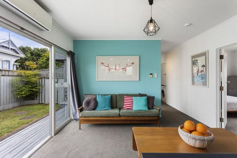Photo of property in 2/2a Eskdale Road, Birkdale, Auckland, 0626