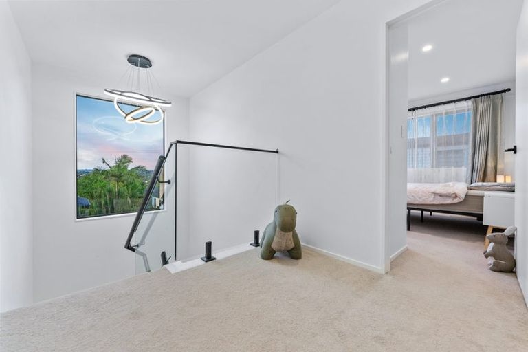 Photo of property in 152b Luckens Road, West Harbour, Auckland, 0618