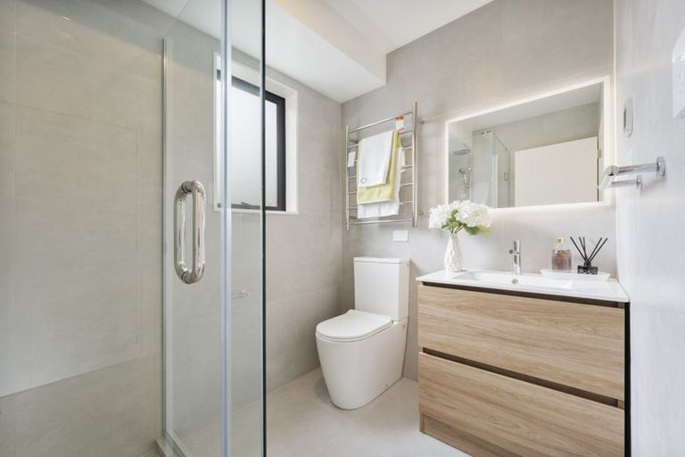 Photo of property in 8/6 Shakespeare Road, Milford, Auckland, 0620