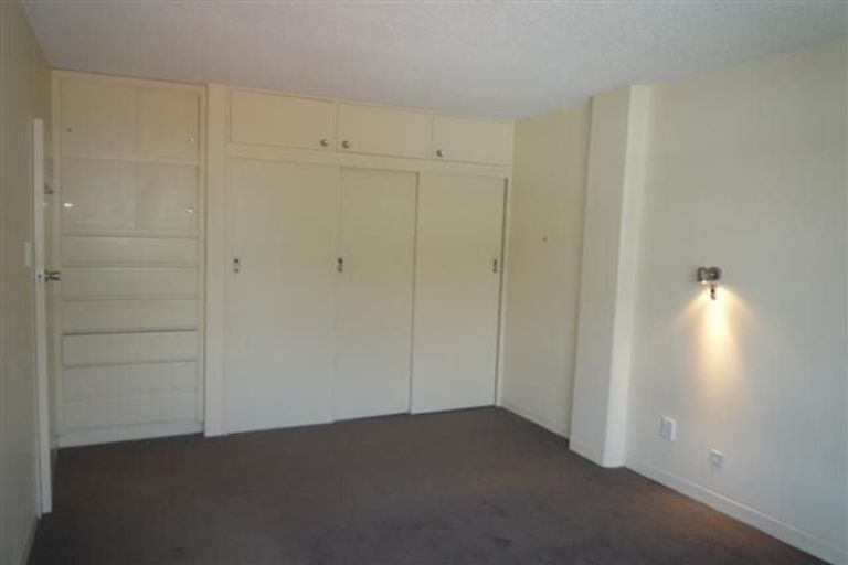 Photo of property in Jerningham Apartments, 20 Oriental Terrace, Oriental Bay, Wellington, 6011