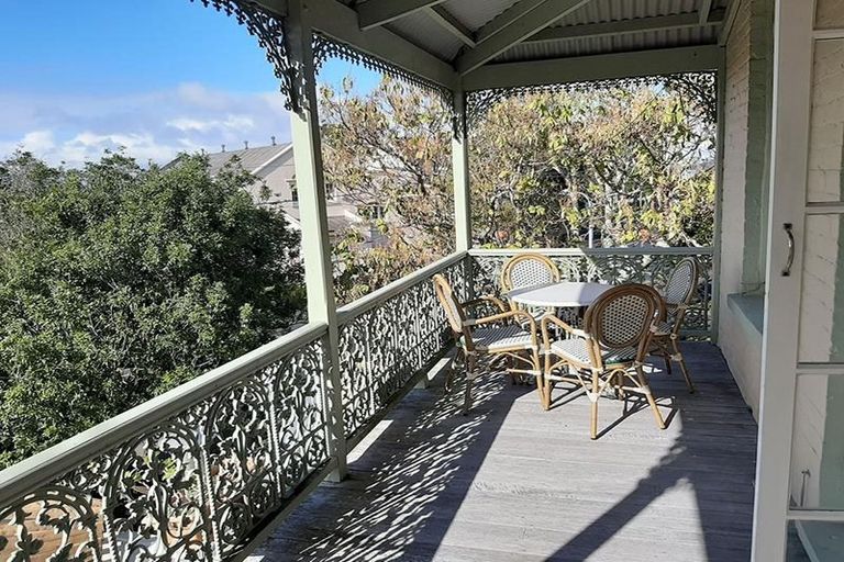 Photo of property in 2/24 Church Street, Devonport, Auckland, 0624