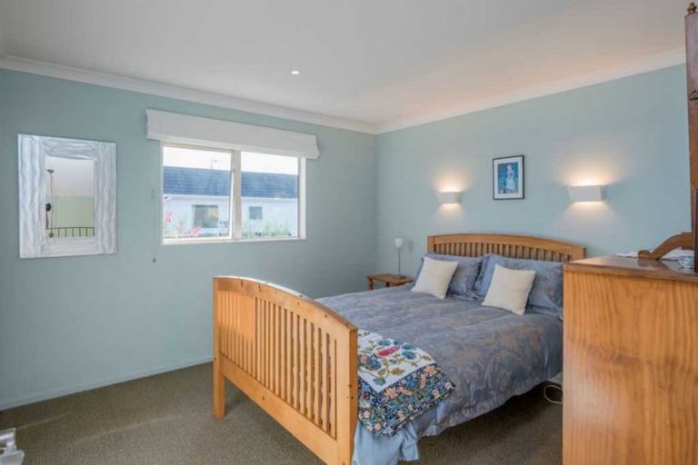 Photo of property in 2 Ngarara Road, Waikanae, 5036