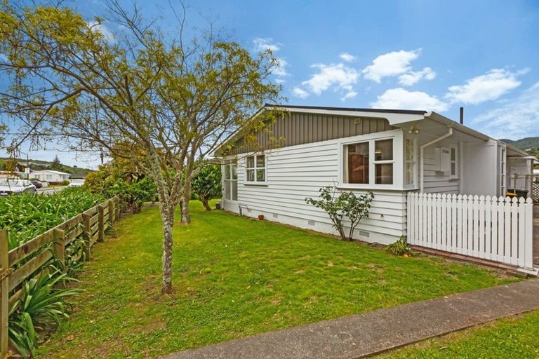 Photo of property in 13f1 Luckie Street, Tawa, Wellington, 5028