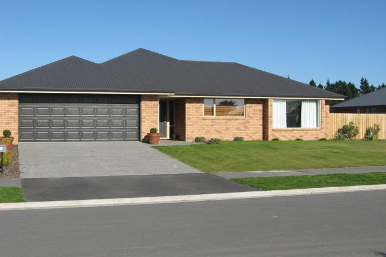 Photo of property in 25 Marlowe Place, Rolleston, 7614