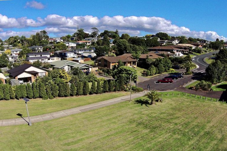 Photo of property in 2 Khaleel Place, Henderson, Auckland, 0612