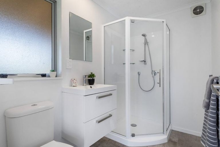 Photo of property in 7 Hotspur Place, Bayview, Auckland, 0629