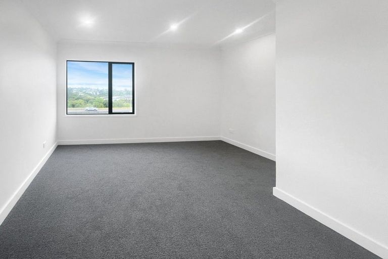Photo of property in 39 Parkwood Avenue, Westgate, Auckland, 0614
