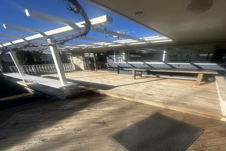 Photo of property in 16 Bale Place, Havelock North, 4130