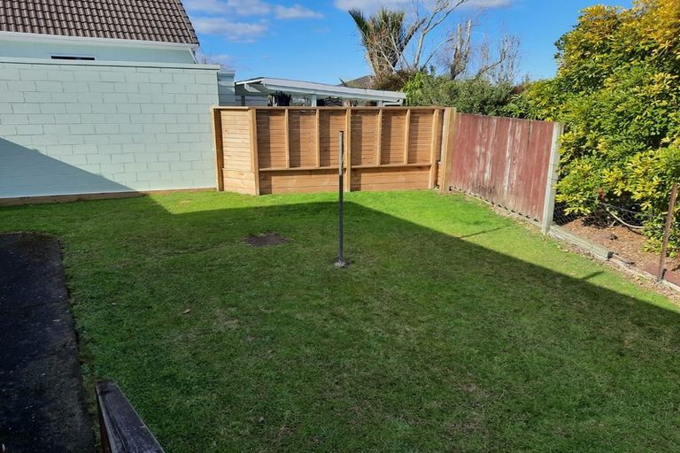 Photo of property in 1/48 Halberg Street, Glenfield, Auckland, 0629