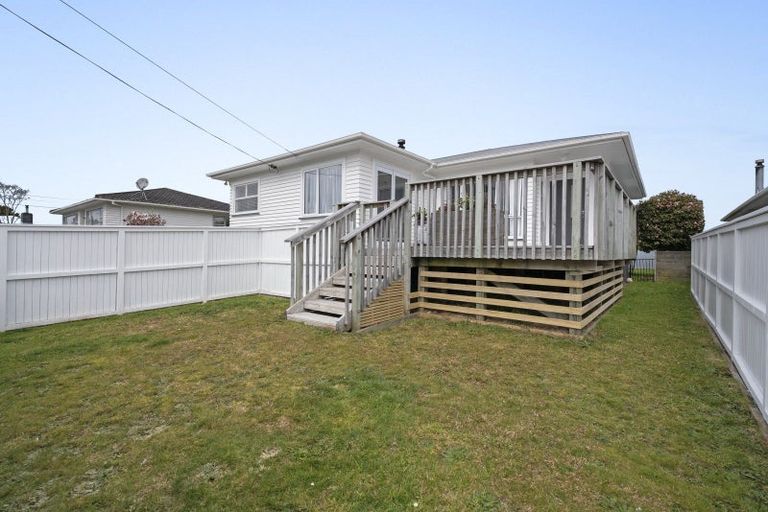 Photo of property in 3 Blenheim Place, Vogeltown, New Plymouth, 4310