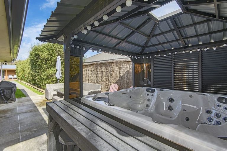 Photo of property in 37 Durrell Way, Rolleston, 7614