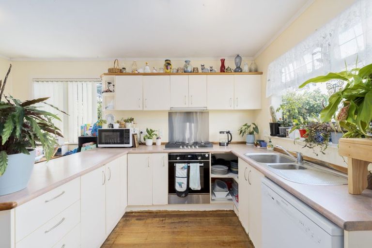 Photo of property in 58 Chorley Avenue, Massey, Auckland, 0614