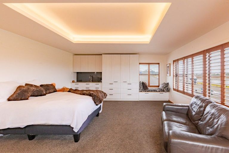 Photo of property in 62 Meeanee Quay, Westshore, Napier, 4110