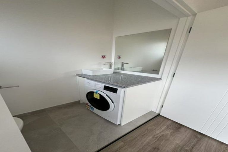 Photo of property in 11e Mawney Road, Henderson, Auckland, 0610