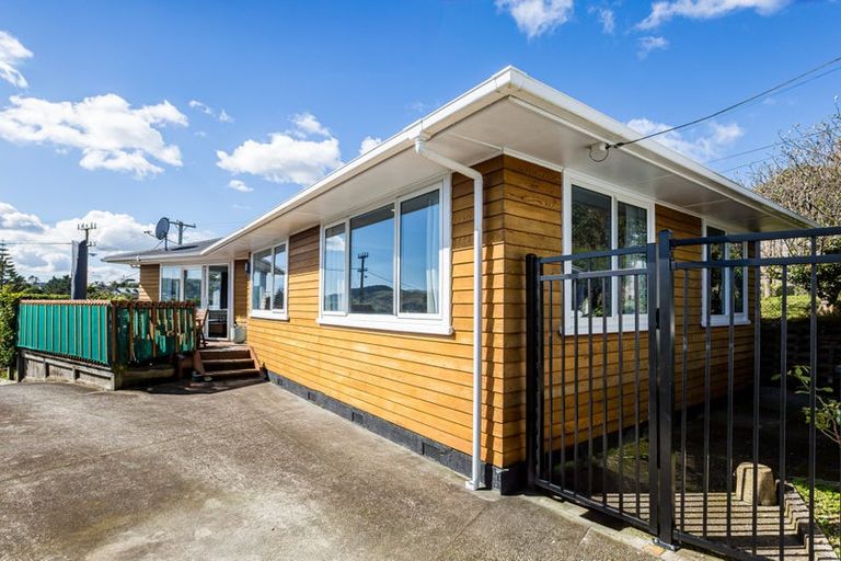 Photo of property in 43 Mark Avenue, Paparangi, Wellington, 6037
