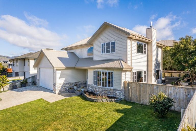 Photo of property in 7 Tararua Close, Aotea, Porirua, 5024