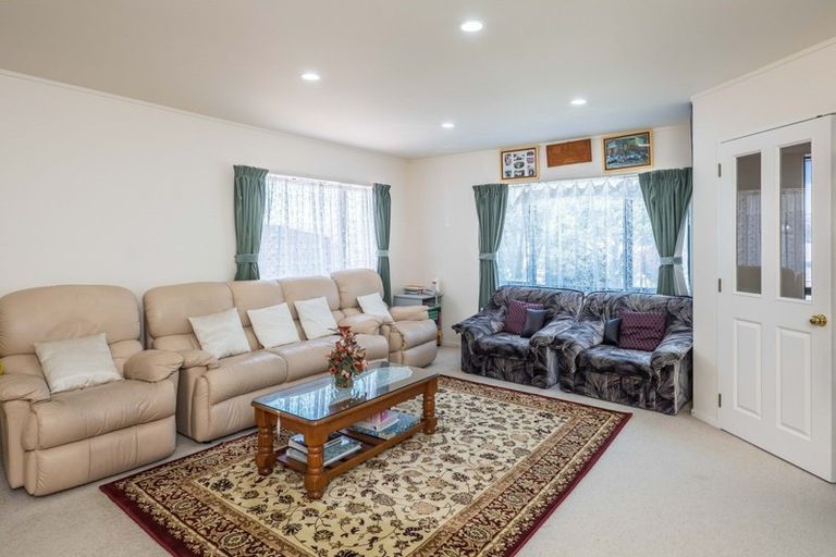 Photo of property in 5a Waiwera Crescent, Maupuia, Wellington, 6022