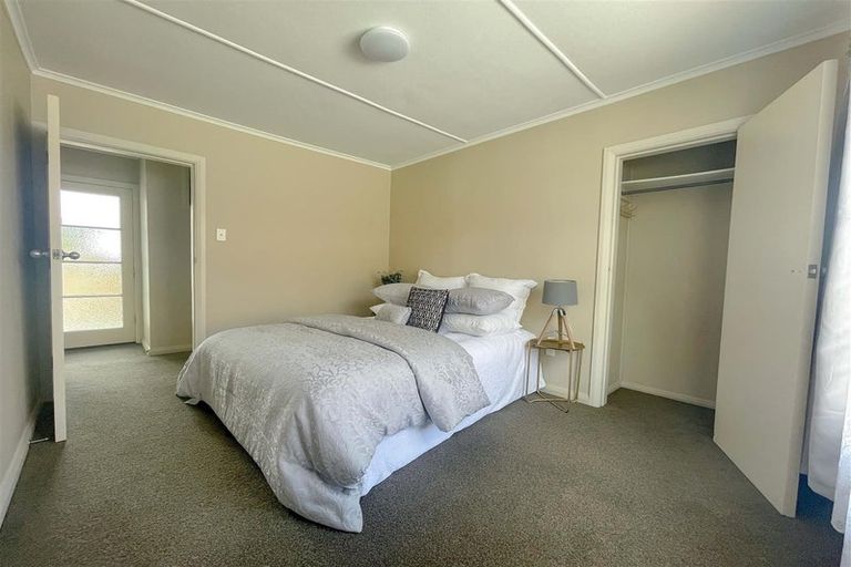 Photo of property in 4 Hollard Grove, Avalon, Lower Hutt, 5011