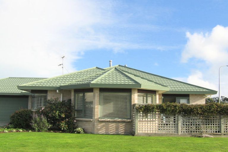 Photo of property in 2 Kaye's Place, Paraparaumu Beach, Paraparaumu, 5032