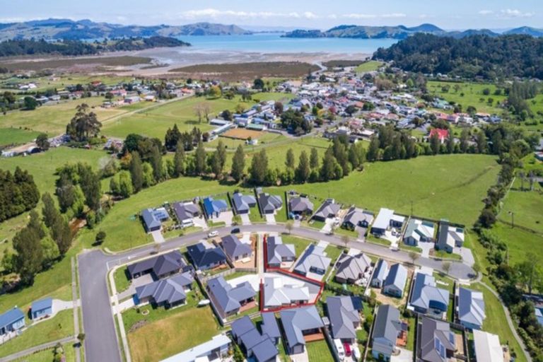 Photo of property in 80 Golden Shore Place, Coromandel, 3506