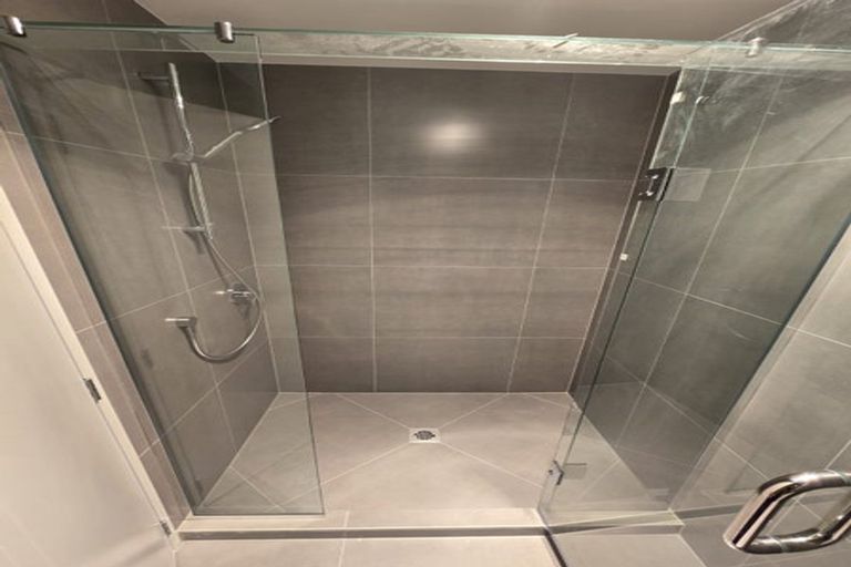 Photo of property in 1/267 Great North Road, Henderson, Auckland, 0612