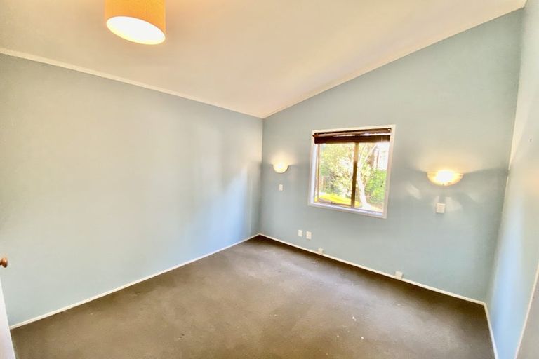 Photo of property in 11 Glenbush Place, Birkenhead, Auckland, 0626