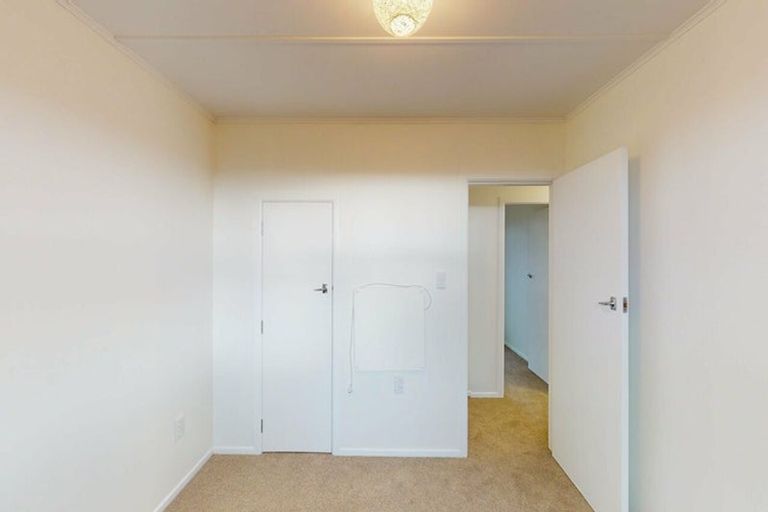 Photo of property in 22 Link Road, Newlands, Wellington, 6037